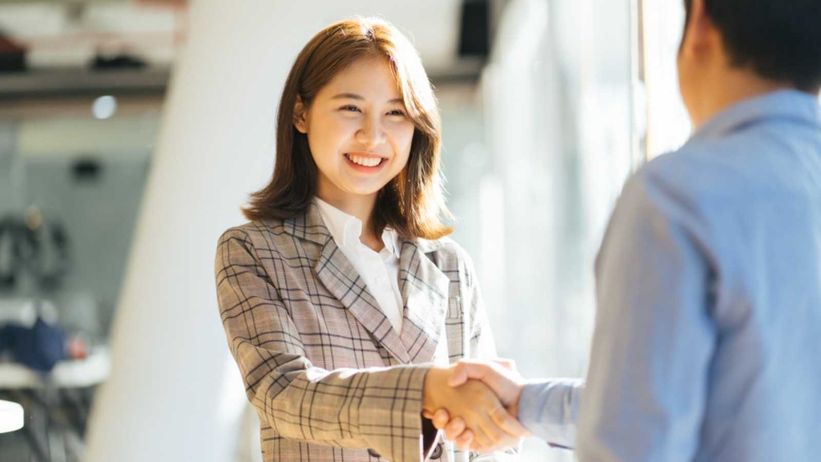 10 Secrets To Negotiating a Higher Salary Woman shaking hands of staff